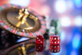 Meja Sic Bo Dadu dengan dealer langsung dan tiga dadu di studio dana slot